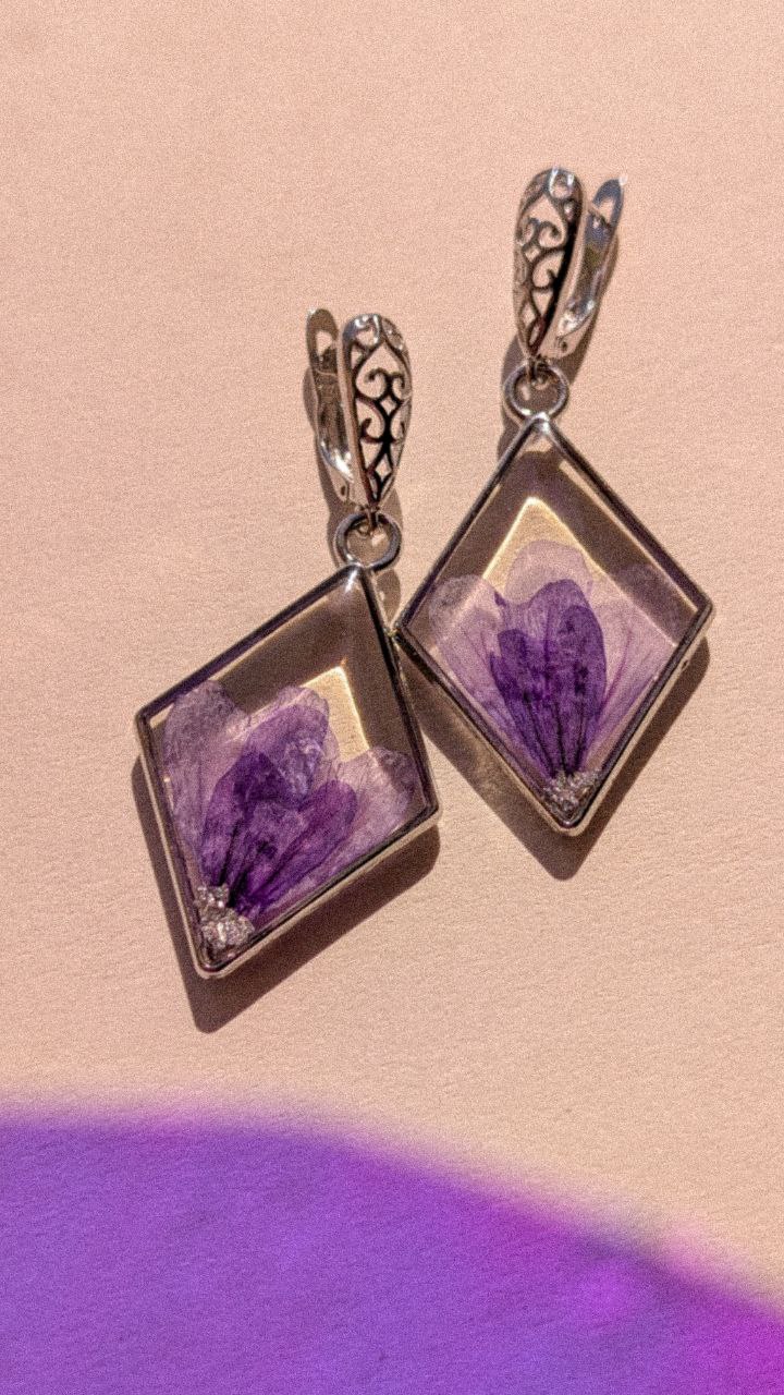 Epoxy earrings with flowers